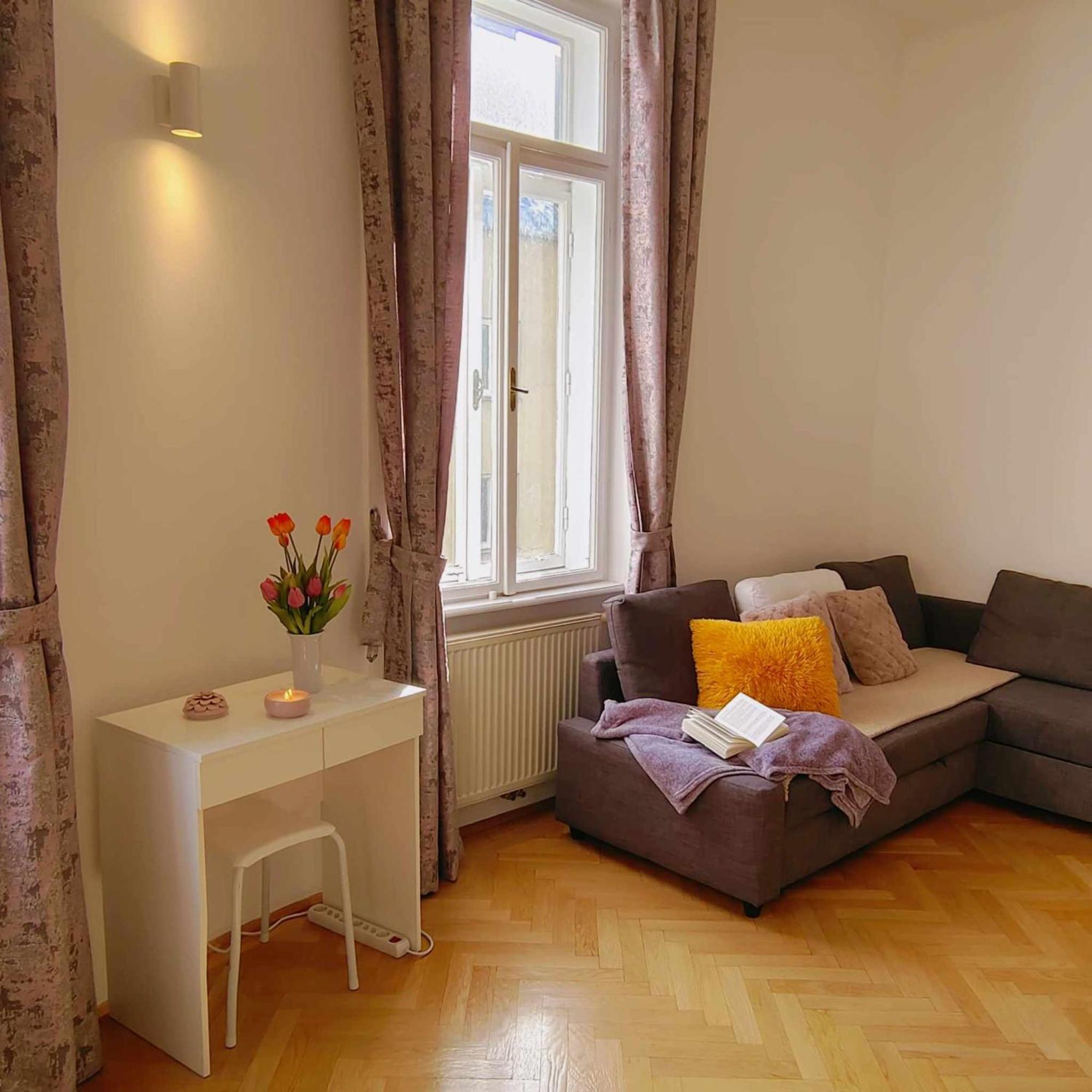 Central And Round 3 Minutes To City Shopping Center And Schoenbrunn Palace Wien Exteriör bild